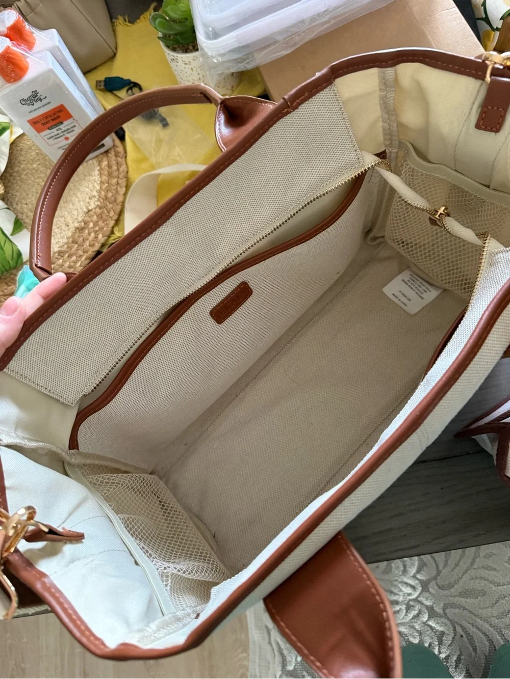 Kaia neutral canvas